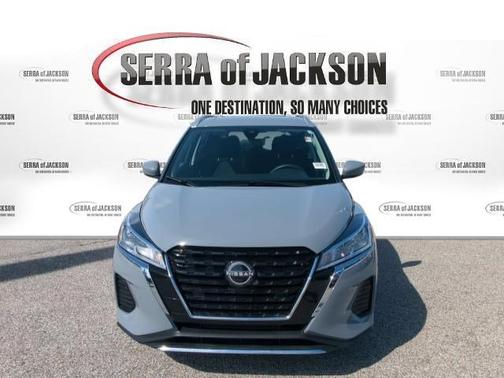 Boulder Gray Pearl 2024 Nissan Kicks SV