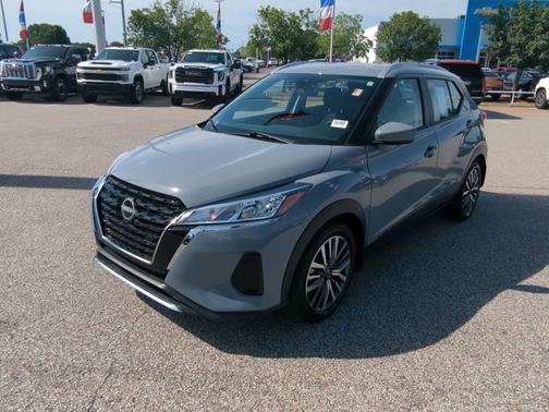 Boulder Gray Pearl 2024 Nissan Kicks SV