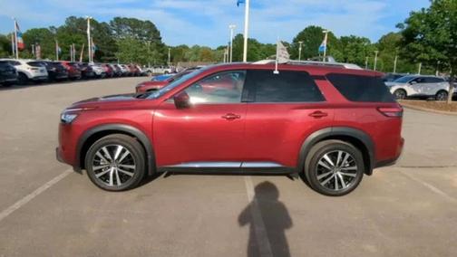 2023 Nissan Pathfinder Platinum