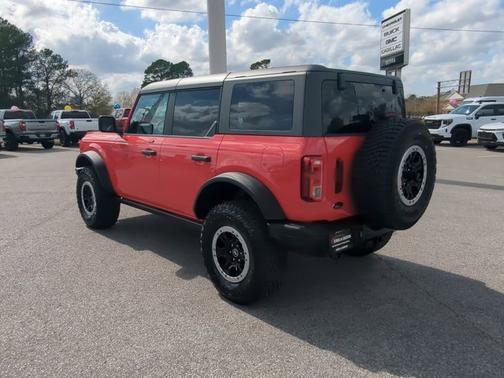 Race Red 2023 Ford Bronco Black Diamond