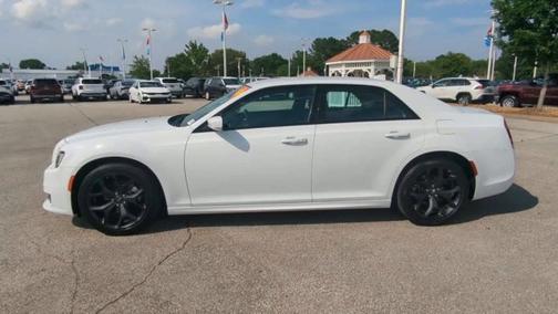 2022 Chrysler 300 Touring L