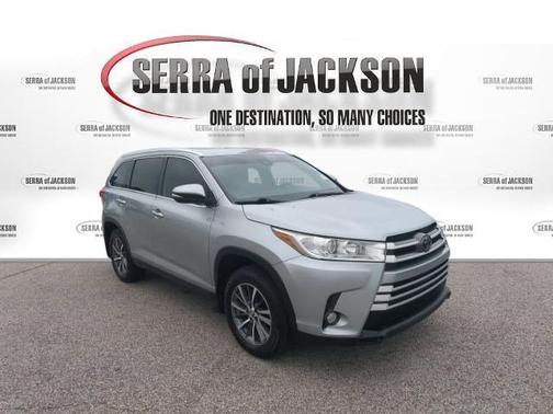 Celestial Silver Metallic 2019 Toyota Highlander XLE