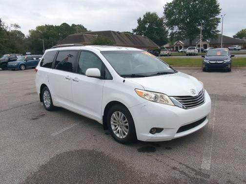 2013 Toyota Sienna XLE