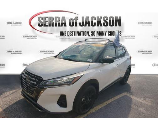 2023 Nissan Kicks SR