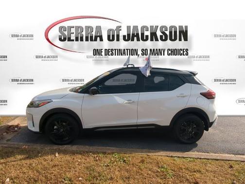 2023 Nissan Kicks SR