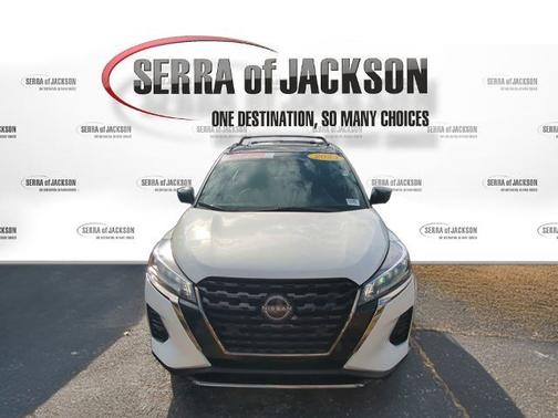 2023 Nissan Kicks SR