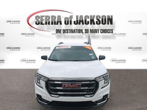 Summit White 2024 GMC Terrain AT4