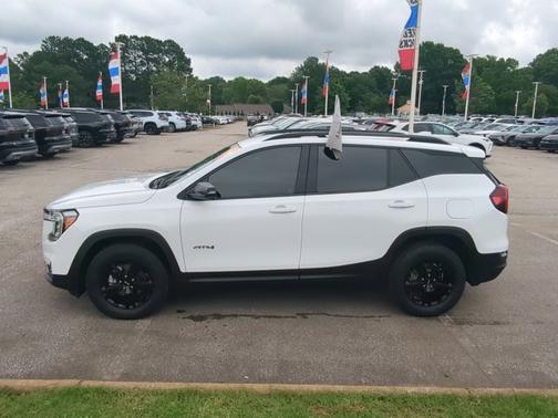 Summit White 2024 GMC Terrain AT4