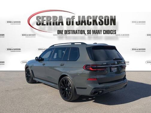 2023 BMW X7 M60i