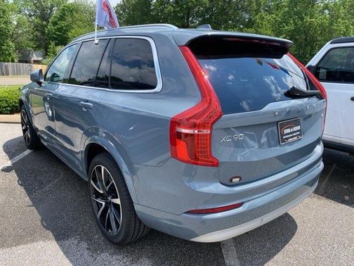 2022 Volvo XC90 Momentum