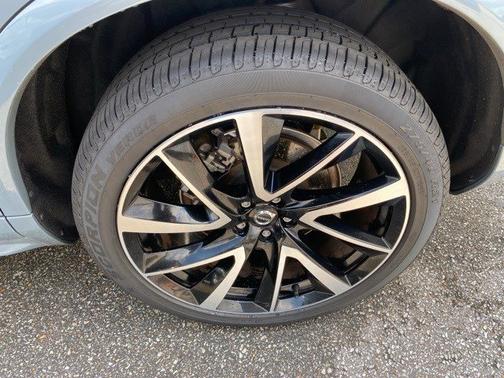 2022 Volvo XC90 Momentum