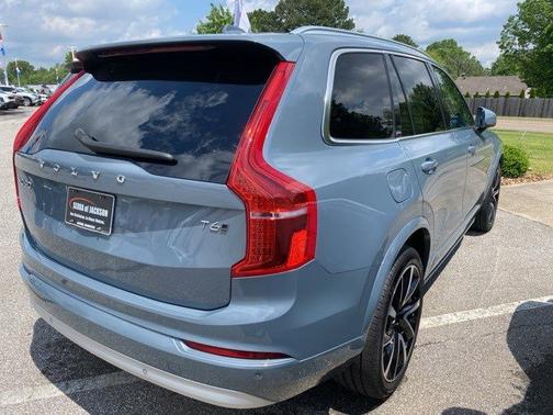 2022 Volvo XC90 Momentum