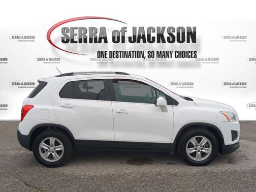 Summit White 2015 Chevrolet Trax LT