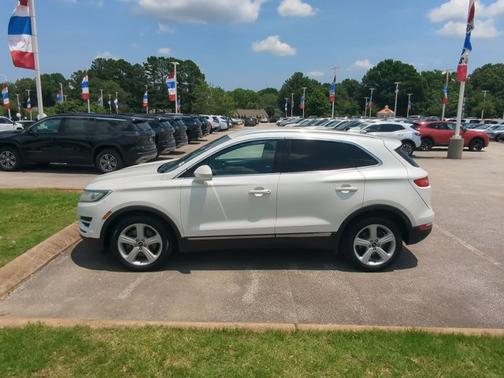 White Platinum Metallic Tri-Coat 2015 Lincoln MKC Base