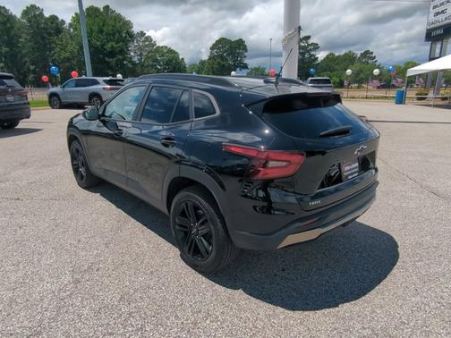 Mosaic Black Metallic 2025 Chevrolet Trax ACTIV