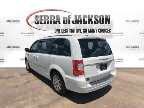 Bright White Clearcoat 2016 Chrysler Town & Country Touring