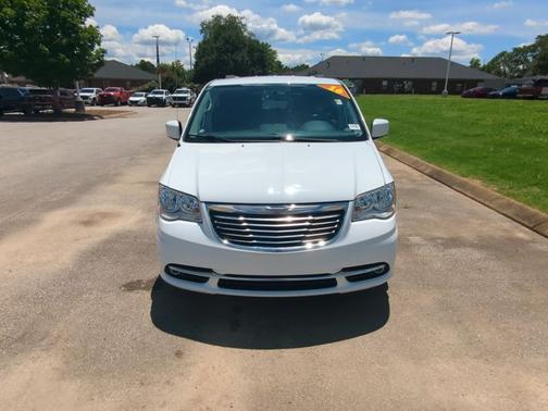 Bright White Clearcoat 2016 Chrysler Town & Country Touring