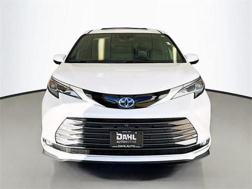 2025 Toyota Sienna Platinum 7 Passenger