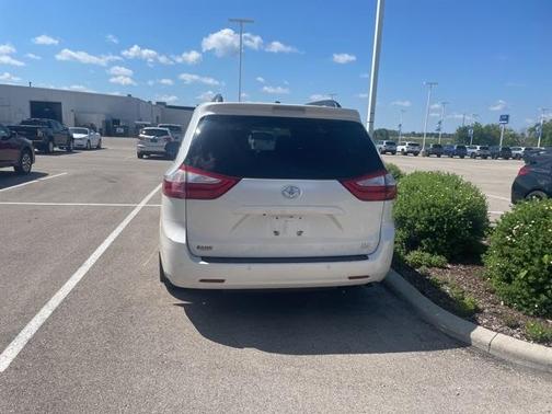 2016 Toyota Sienna XLE Premium