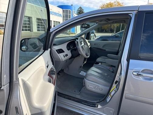 2012 Toyota Sienna XLE