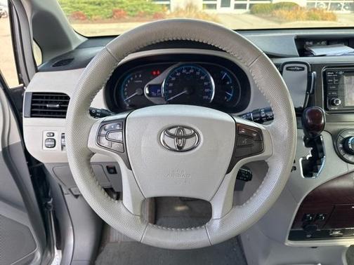 2012 Toyota Sienna XLE