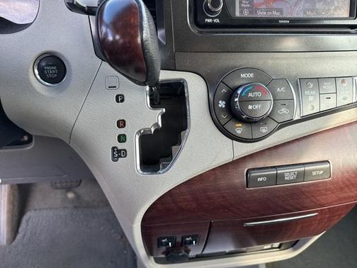 2012 Toyota Sienna XLE