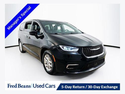 Diamond Black Crystal Pearlcoat 2025 Chrysler Pacifica L