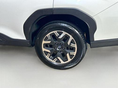 Crystal White Pearl 2025 Subaru Forester Premium