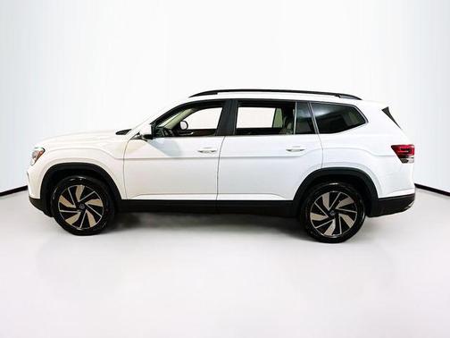 Pure White 2024 Volkswagen Atlas 2.0T SE w/Technology 4MOTION