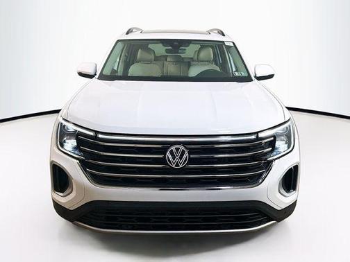 Pure White 2024 Volkswagen Atlas 2.0T SE w/Technology 4MOTION