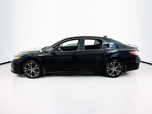 Midnight Black Metallic 2020 Toyota Camry SE