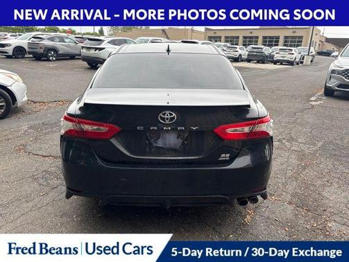 Midnight Black Metallic 2020 Toyota Camry SE