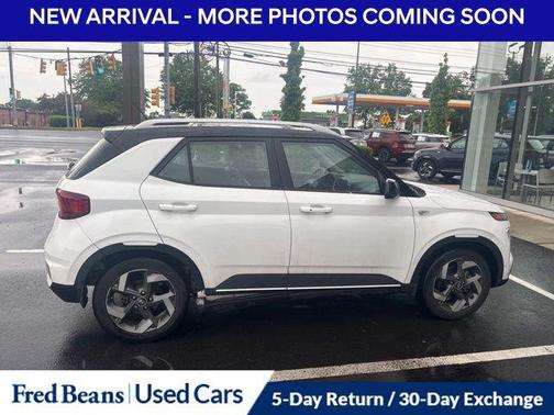 Lunar White 2023 Hyundai VENUE Limited