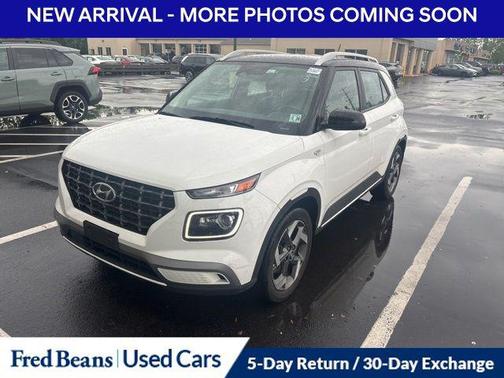 Lunar White 2023 Hyundai VENUE Limited