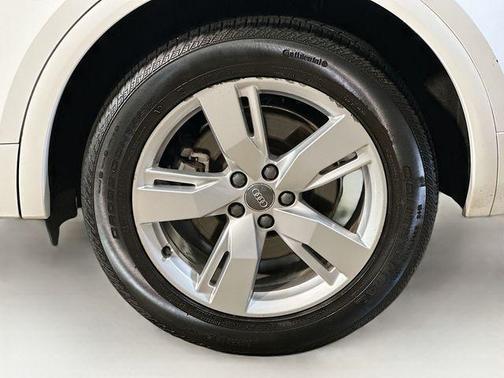 Ibis White 2018 Audi Q5 2.0T Tech Premium
