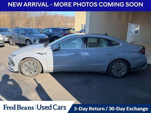 2024 Hyundai SONATA Hybrid Limited