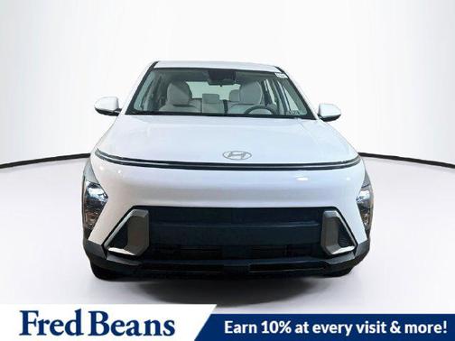 Atlas White 2027 Hyundai KONA SE
