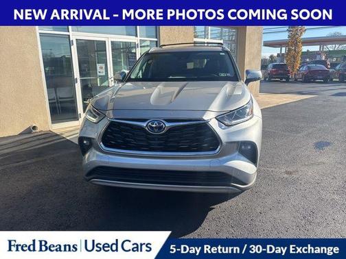 2022 Toyota Highlander Hybrid Platinum
