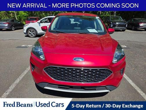 Rapid Red Metallic Tinted Clearcoat 2020 Ford Escape SE