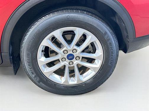 Rapid Red Metallic Tinted Clearcoat 2020 Ford Escape SE