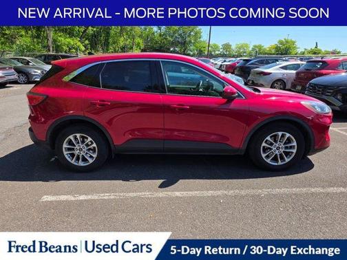 Rapid Red Metallic Tinted Clearcoat 2020 Ford Escape SE