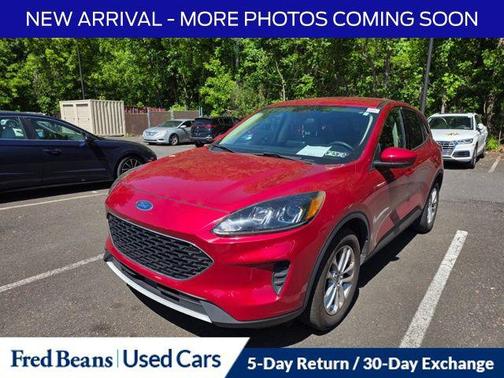 Rapid Red Metallic Tinted Clearcoat 2020 Ford Escape SE