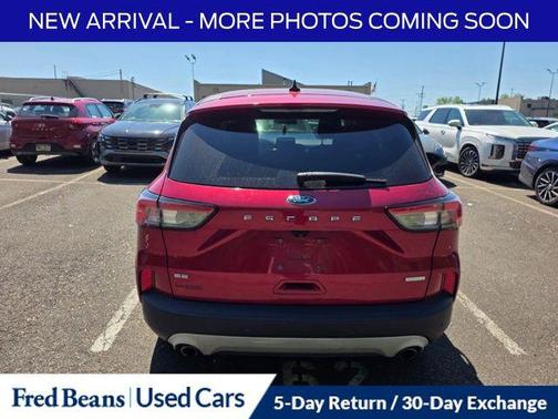 Rapid Red Metallic Tinted Clearcoat 2020 Ford Escape SE