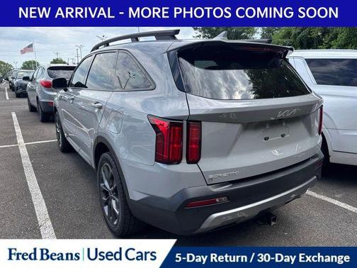 Wolf Gray 2023 Kia Sorento SX