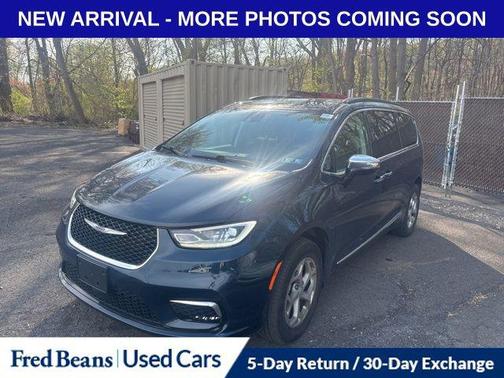 Fathom Blue Pearlcoat 2023 Chrysler Pacifica Limited