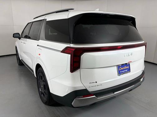 Snow White Pearl 2026 Kia Carnival Hybrid SX