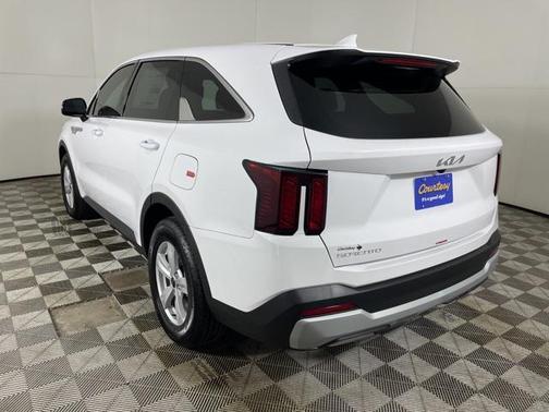 2025 Kia Sorento LX