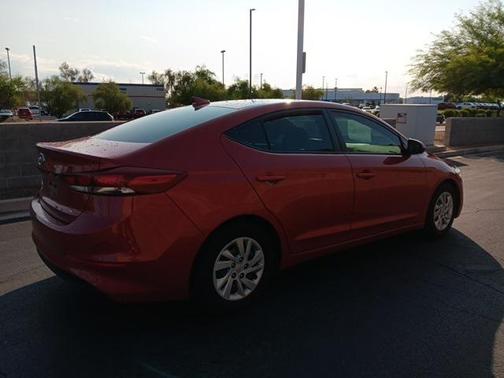2018 Hyundai ELANTRA SE