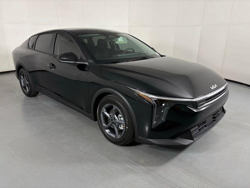 Aurora Black 2026 Kia K4 LXS