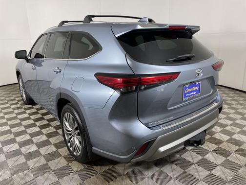 2022 Toyota Highlander Platinum